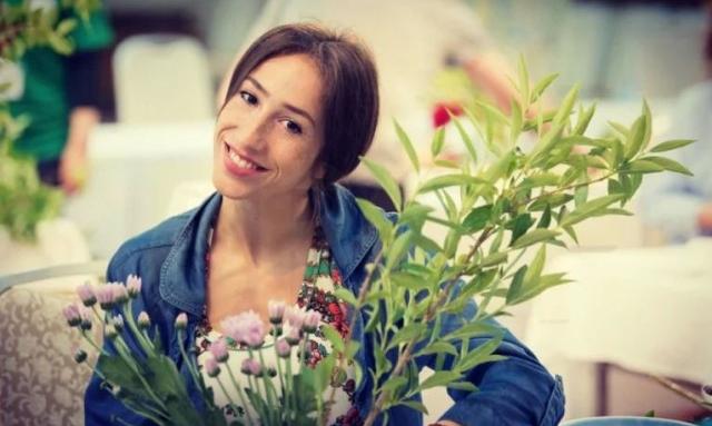 Вижте как Симона Дянкова се сгоди. Показа пръстена си /ФОТО/